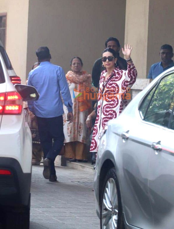 photos kareena kapoor khan and karishma kapoor spotted at amrita aroras house 1