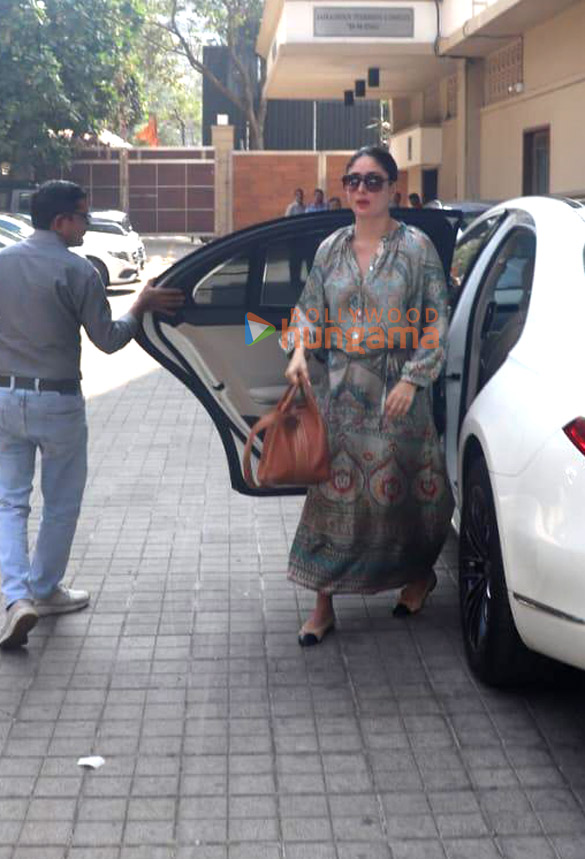 photos kareena kapoor khan and karishma kapoor spotted at amrita aroras house 5