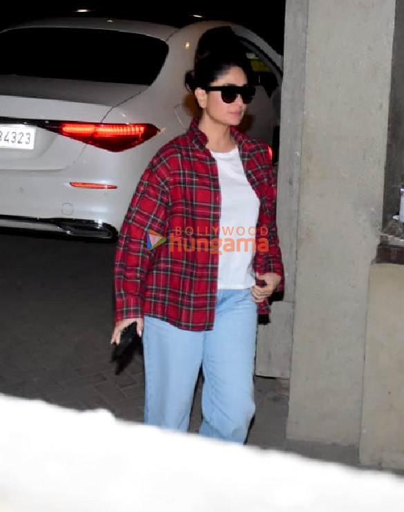photos kareena kapoor khan snapped in bandra 2 27