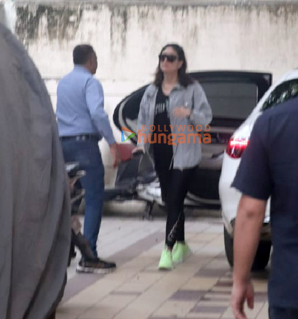 photos kareena kapoor khan snapped in bandra 5 6