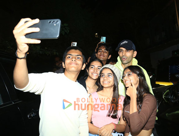 photos kartik aaryan snapped outside the gym in juhu 4 3