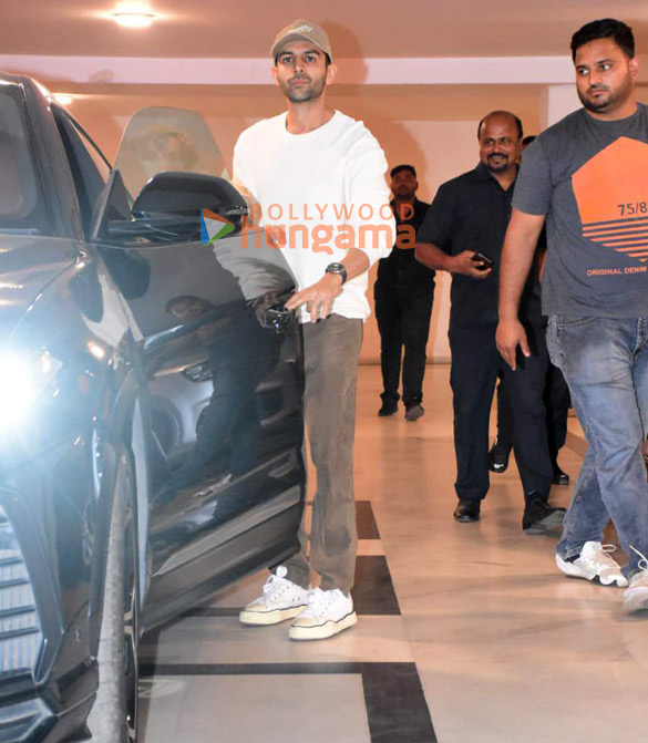 Photos: Kartik Aryan snapped at Karan Johar’s house in Bandra | Parties & Events