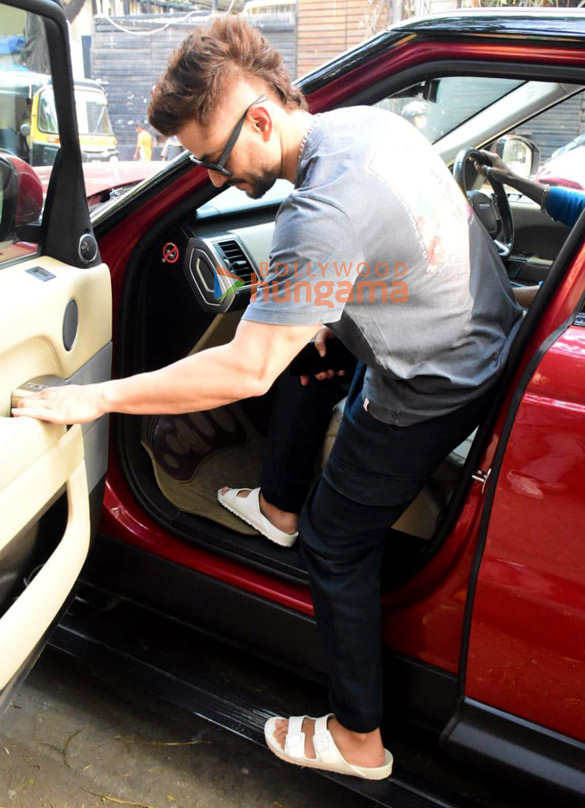 photos kunal khemu snapped in bandra 1