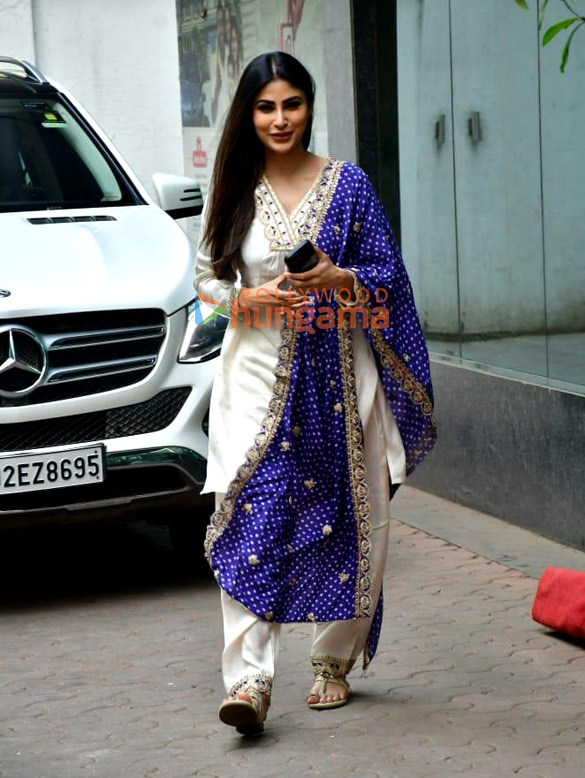 photos mouni roy snapped in bandra 5 3