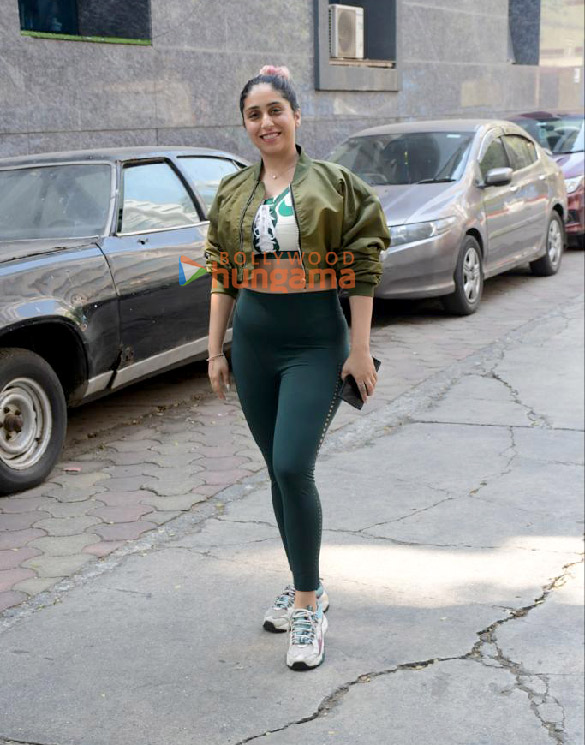 photos neha bhasin snapped outside the gym in bandra 3 2
