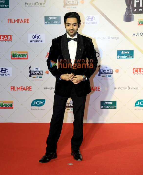 photos nushrratt bharuccha zareen khan karan johar and others grace the filmfare awards 2024 6