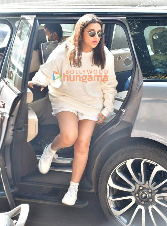 photos parineeti chopra snapped in andheri 4 2