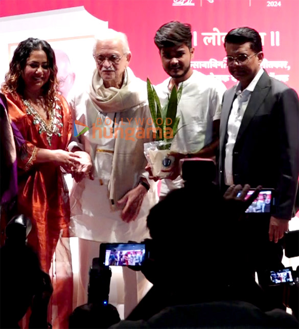 photos prasoon joshi subhash ghai and hema malini among others snapped at the launch of gulzars biography 10