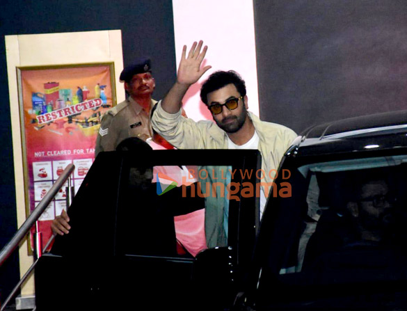 photos ranbir kapoor alia bhatt kareena kapoor khan and others snapped at the kalina airport 9