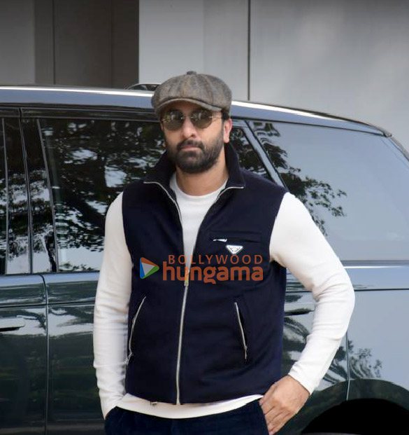 photos ranbir kapoor and karan johar snapped at kalina airport 3