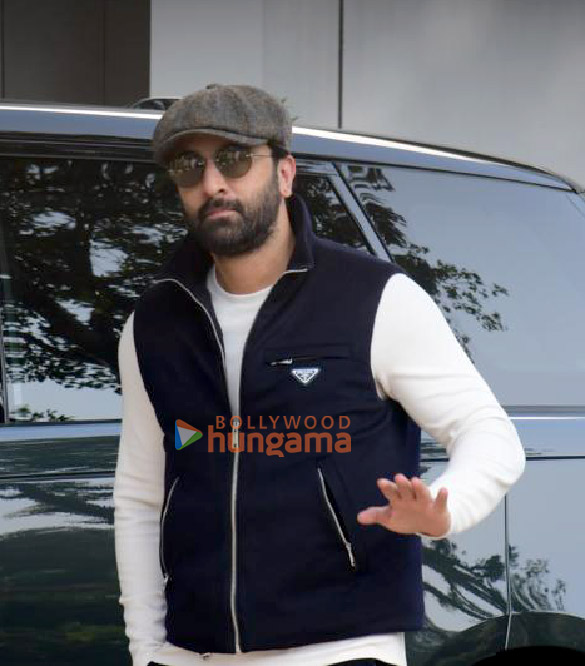 Photos: Ranbir Kapoor and Karan Johar snapped at Kalina airport Photos: Ranbir Kapoor and Karan Johar snapped at Kalina airport