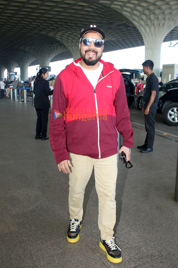 photos ranveer singh deepika padukone arjun kapoor and others snapped at the airport 7