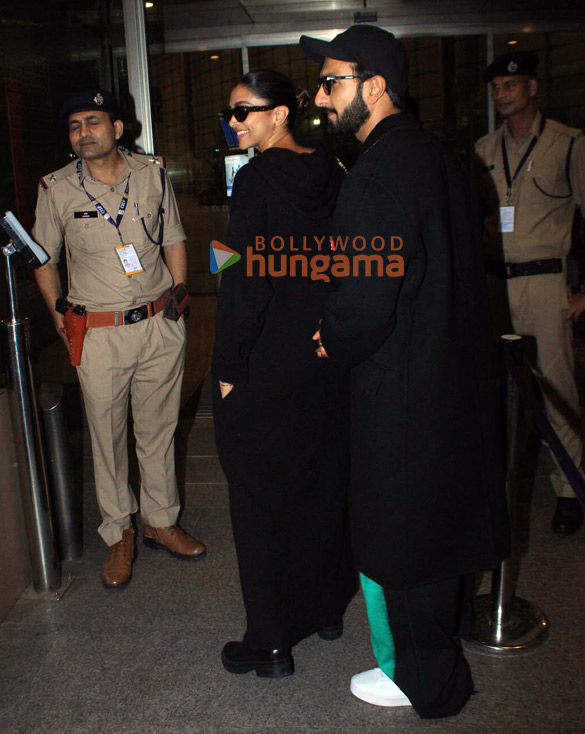 Photos: Ranveer Singh, Deepika Padukone and Kiara Advani snapped at the airport Photos: Ranveer Singh, Deepika Padukone and Kiara Advani snapped at the airport