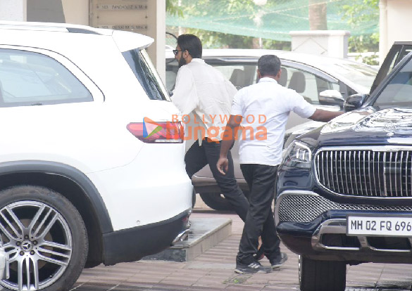 photos ranveer singh snapped at sanjay leela bhansalis house 2
