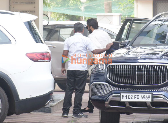 photos ranveer singh snapped at sanjay leela bhansalis house 3