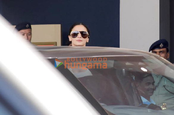photos salman khan and alia bhatt snapped at kalina airport 2