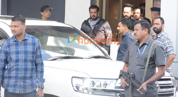 photos salman khan snapped at kalina airport 2 4