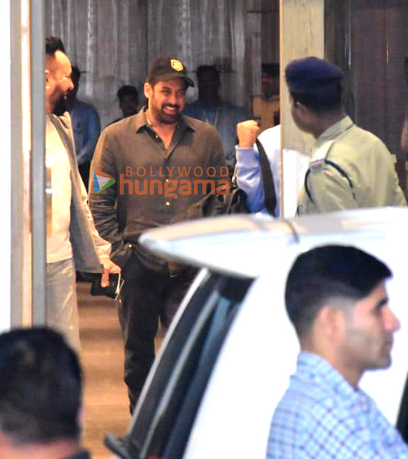 photos salman khan snapped at kalina airport 2 3