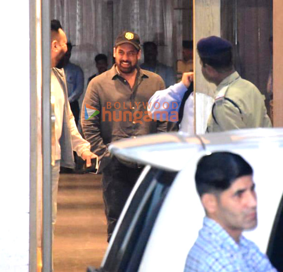photos salman khan snapped at kalina airport 4 3