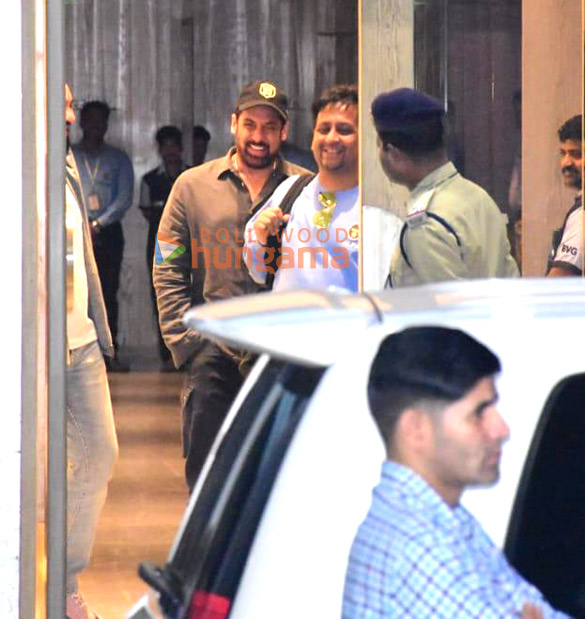 photos salman khan snapped at kalina airport 6 3