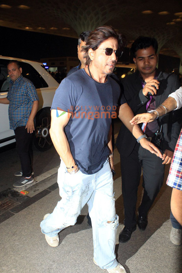 photos shah rukh khan and ananya panday snapped at the airport 3