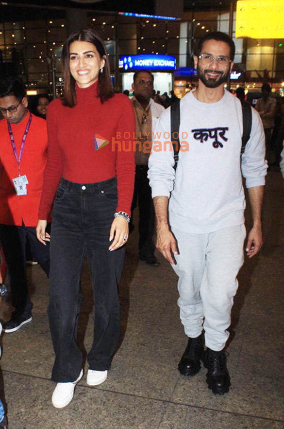 Photos: Shahid Kapoor And Kriti Sanon Snapped At The Airport | Parties ...