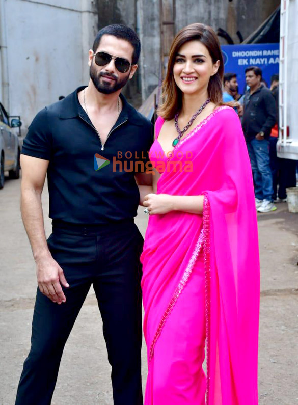 Photos: Shahid Kapoor and Kriti Sanon snapped on the sets of Indian Idol 16 for Teri Baaton Mein Aisa Uljha Jiya promotions