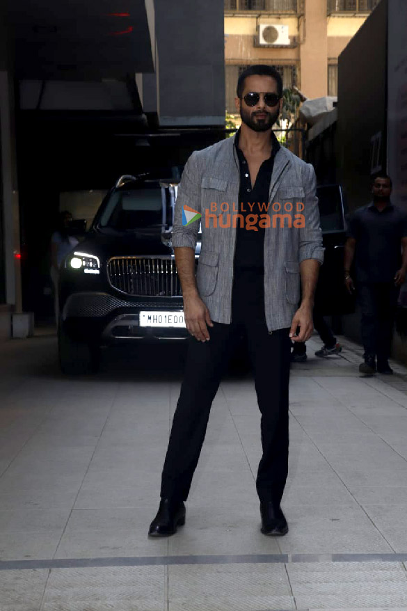 photos shahid kapoor and kriti sanon snapped promoting teri baaton mein aisa uljha jiya 1