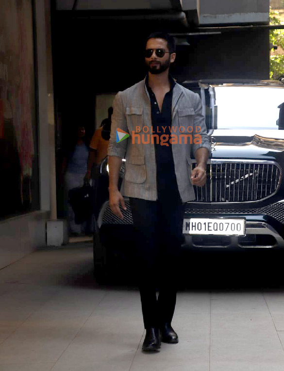 photos shahid kapoor and kriti sanon snapped promoting teri baaton mein aisa uljha jiya 8