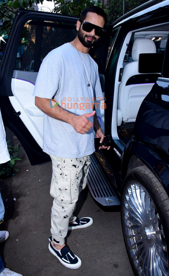 Photos: Shahid Kapoor snapped in Bandra