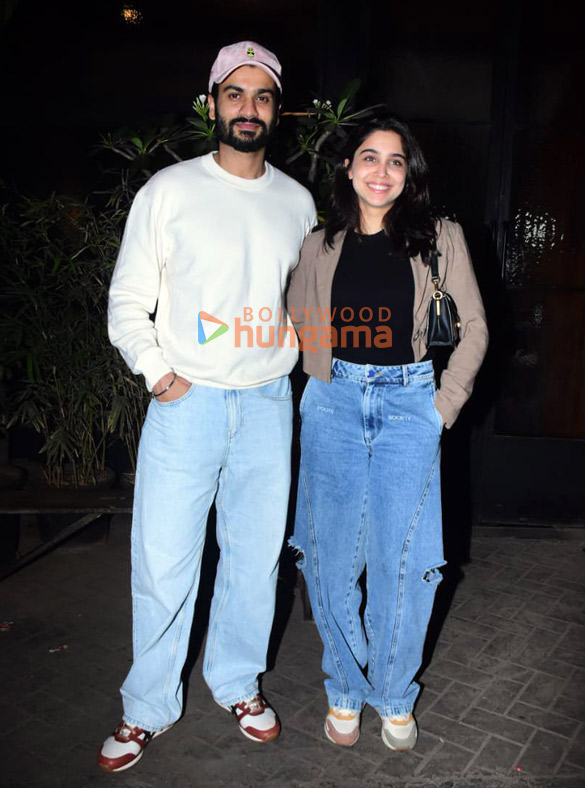 photos sharvari wagh and sunny kaushal snapped in bandra 4