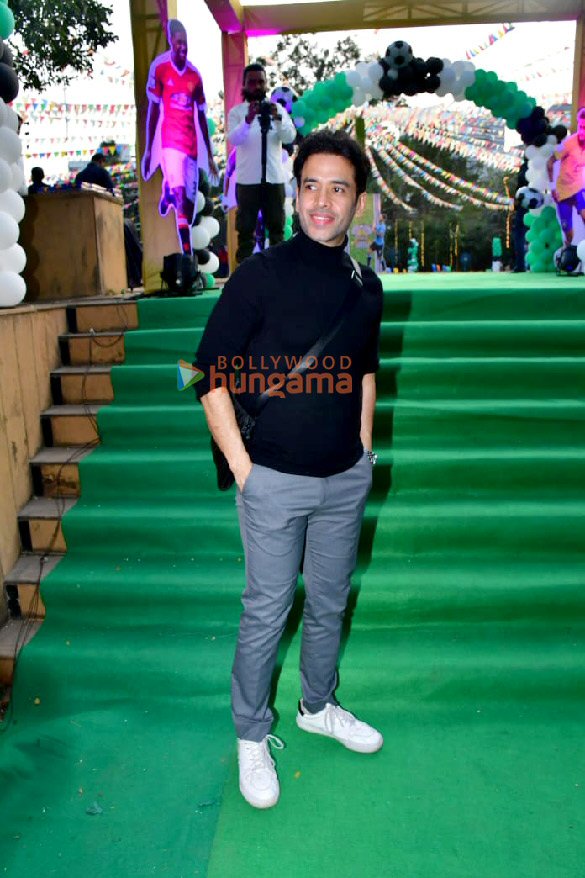 photos shilpa shetty neha dhupia tusshar kapoor and others snapped at ravie kapoors birthday bash 3