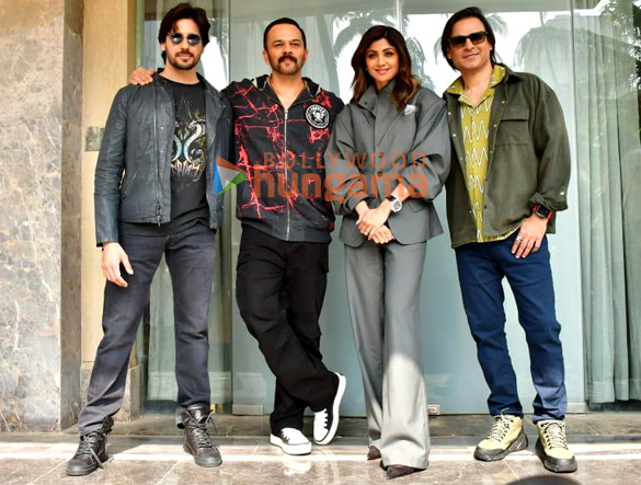 Photos: Sidharth Malhotra, Shilpa Shetty, Vivek Oberoi and Rohit Shetty snapped during Indian Police Force promotions Photos: Sidharth Malhotra, Shilpa Shetty, Vivek Oberoi and Rohit Shetty snapped during Indian Police Force promotions