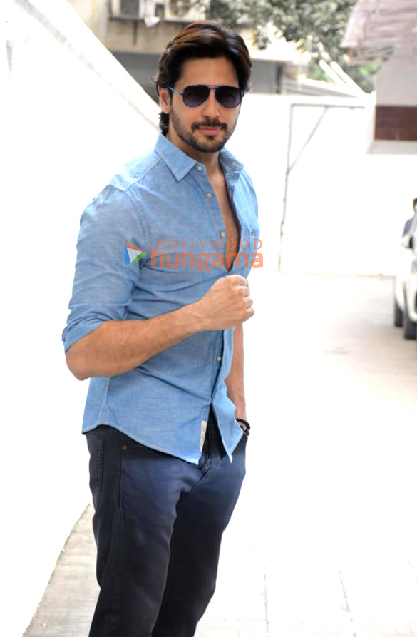 photos sidharth malhotra snapped at the dharma productions office 6