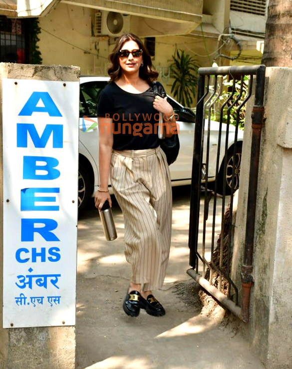 Photos: Sonali Bendre snapped at Kromakay salon in Juhu