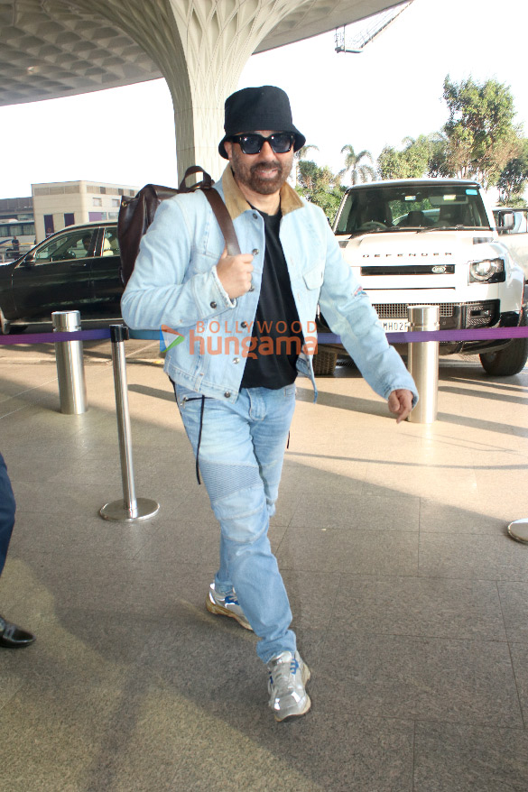 photos sunny deol and chandrachur singh snapped at the airport 3