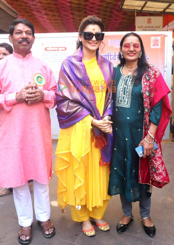 photos urvashi rautela snapped at siddhivinayak temple 3