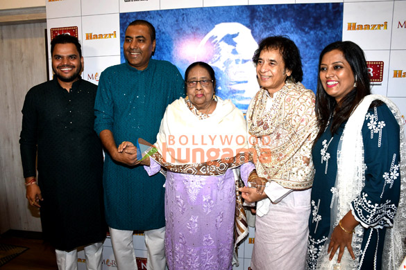 photos ustad zakir hussain conferred with the padma vibhushan ustad ghulam mustafa khan award 4