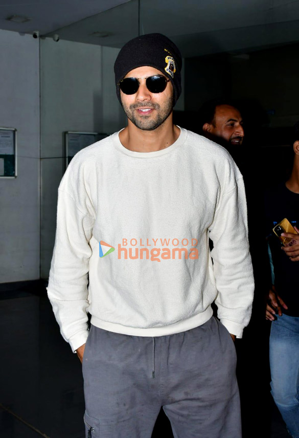 Photos: Varun Dhawan snapped in Andheri Photos: Varun Dhawan snapped in Andheri