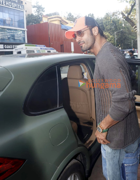photos vidyut jammwal snapped in bandra 1