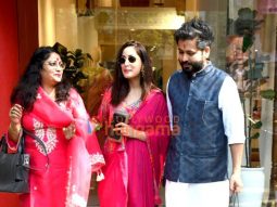 Photos: Yami Gautam Dhar snapped outside a store in Khar with mother and husband Aditya Dhar