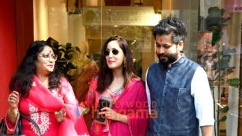 Photos: Yami Gautam Dhar snapped outside a store in Khar with mother and husband Aditya Dhar