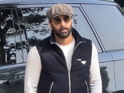 Ranbir Kapoor poses for paps as he gets clicked at the airport