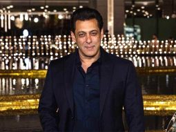 Salman Khan presents Lifetime Achievement Award to Egyptian actress Essad Youniss in Riyadh