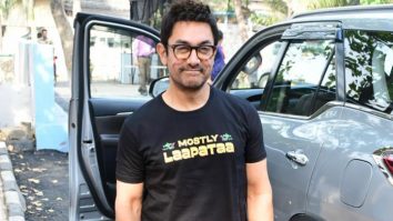 Aamir Khan flaunts his ‘Mostly Laapataa’ T-shirt while posing for paps