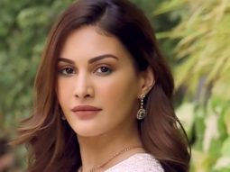 Amyra Dastur takes elegance on another level!
