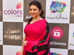 Isn’t she pretty Bhagyashree poses for paps as she gets clicked at Dance Deewane set