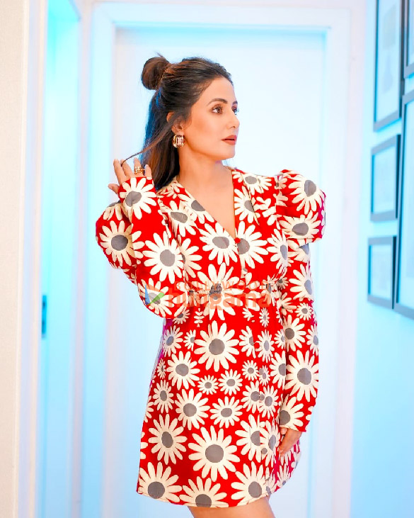 hina khan 4 32