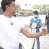 Hrithik Roshan appreciates Siddharth Anand after dropping behind-the-scenes of Squadron Leader role in Fighter: “Thank you for giving this dream wings”