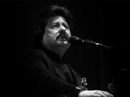 Pankaj Udhas Death: Dharmendra, Ajay Devgn, Kajol, Sunny Deol and entire Bollywood pays tribute to ghazal maestro